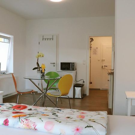Helles Apartment Fuer 1-2 Pers. Mit Parkplatz Und Wifi Kraiburg am Inn Buitenkant foto