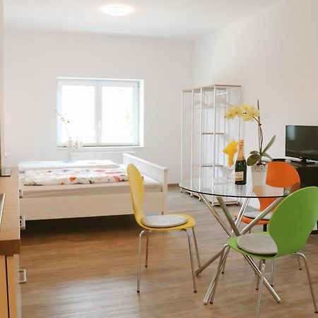 Helles Apartment Fuer 1-2 Pers. Mit Parkplatz Und Wifi Kraiburg am Inn Buitenkant foto