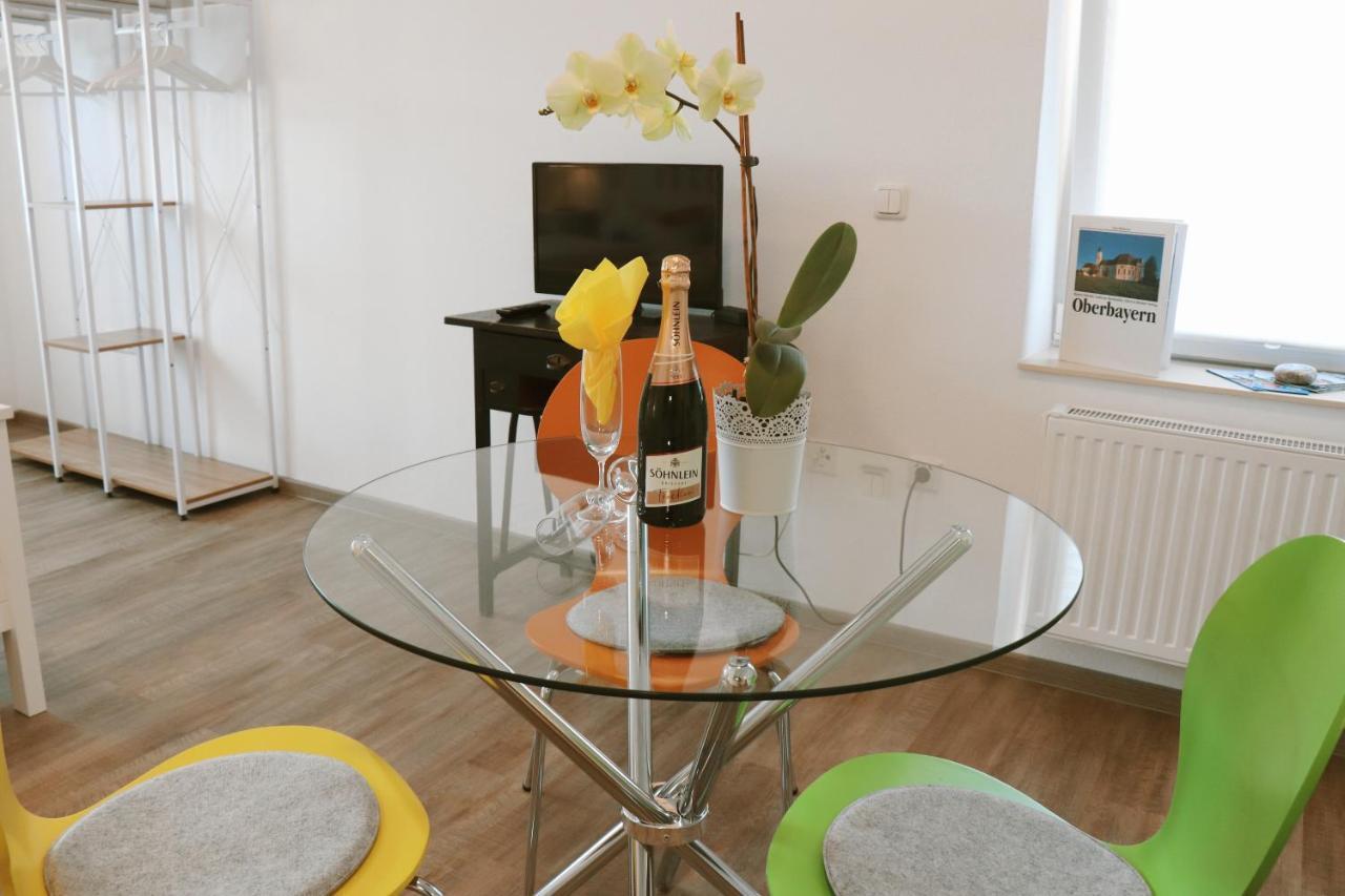 Helles Apartment Fuer 1-2 Pers. Mit Parkplatz Und Wifi Kraiburg am Inn Buitenkant foto