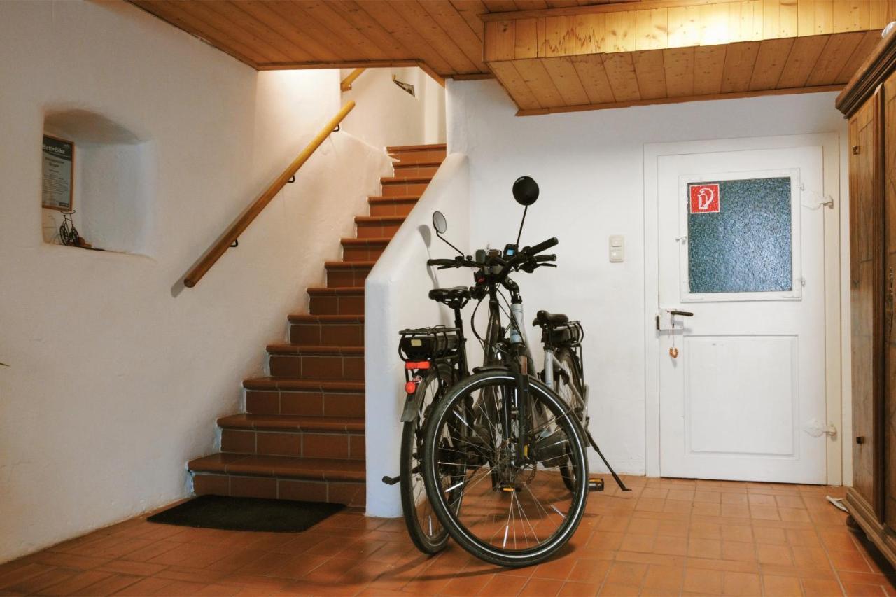 Helles Apartment Fuer 1-2 Pers. Mit Parkplatz Und Wifi Kraiburg am Inn Buitenkant foto
