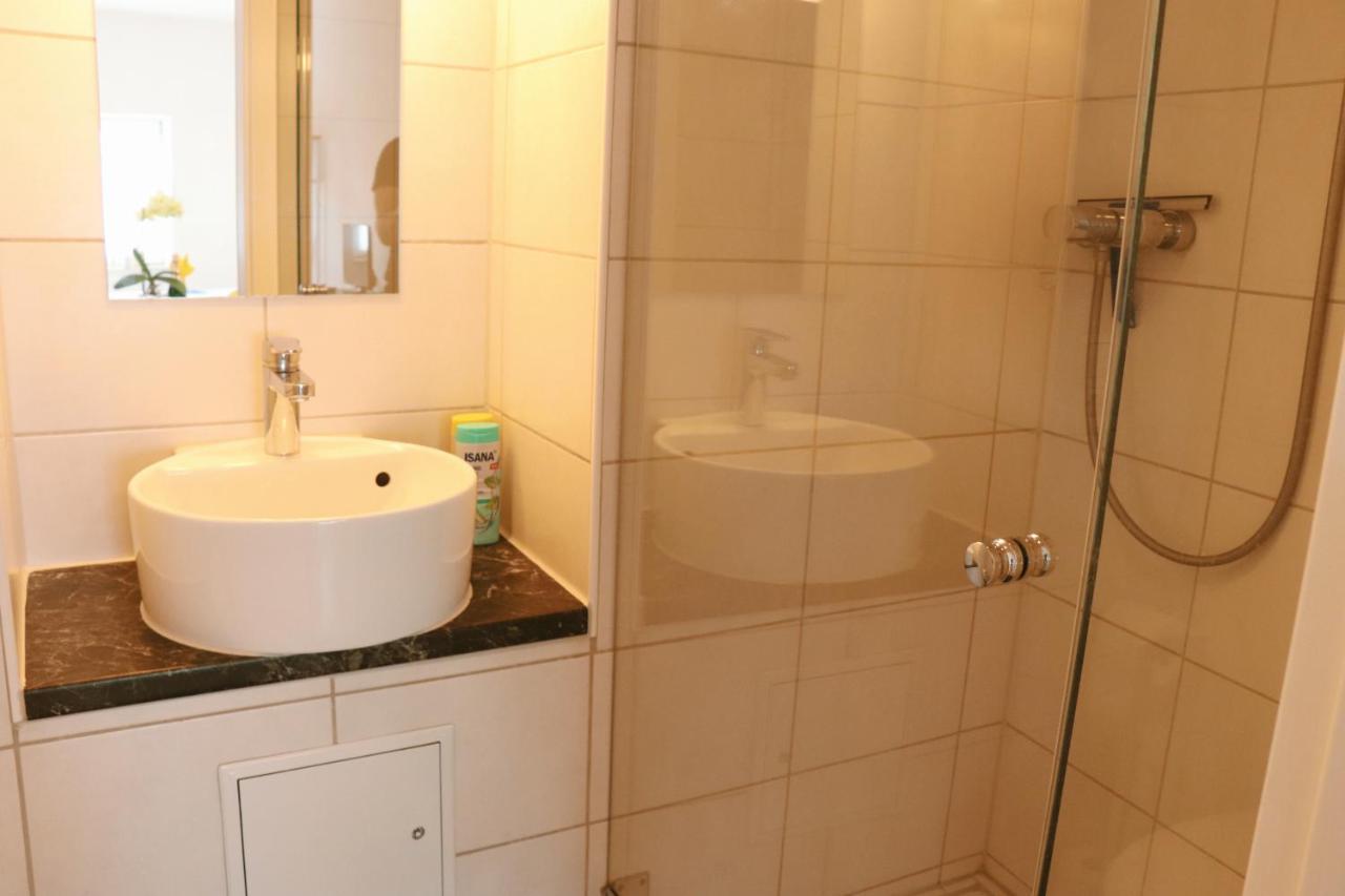 Helles Apartment Fuer 1-2 Pers. Mit Parkplatz Und Wifi Kraiburg am Inn Buitenkant foto