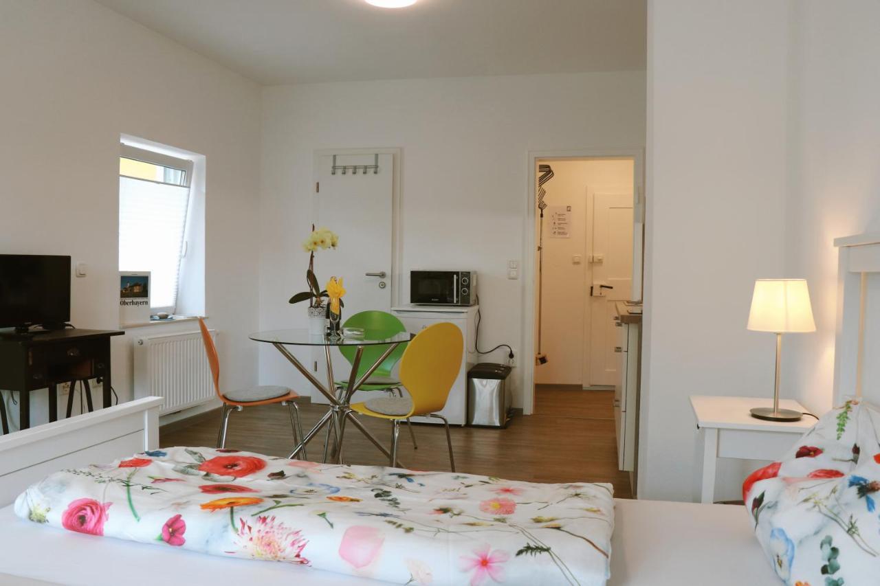 Helles Apartment Fuer 1-2 Pers. Mit Parkplatz Und Wifi Kraiburg am Inn Buitenkant foto