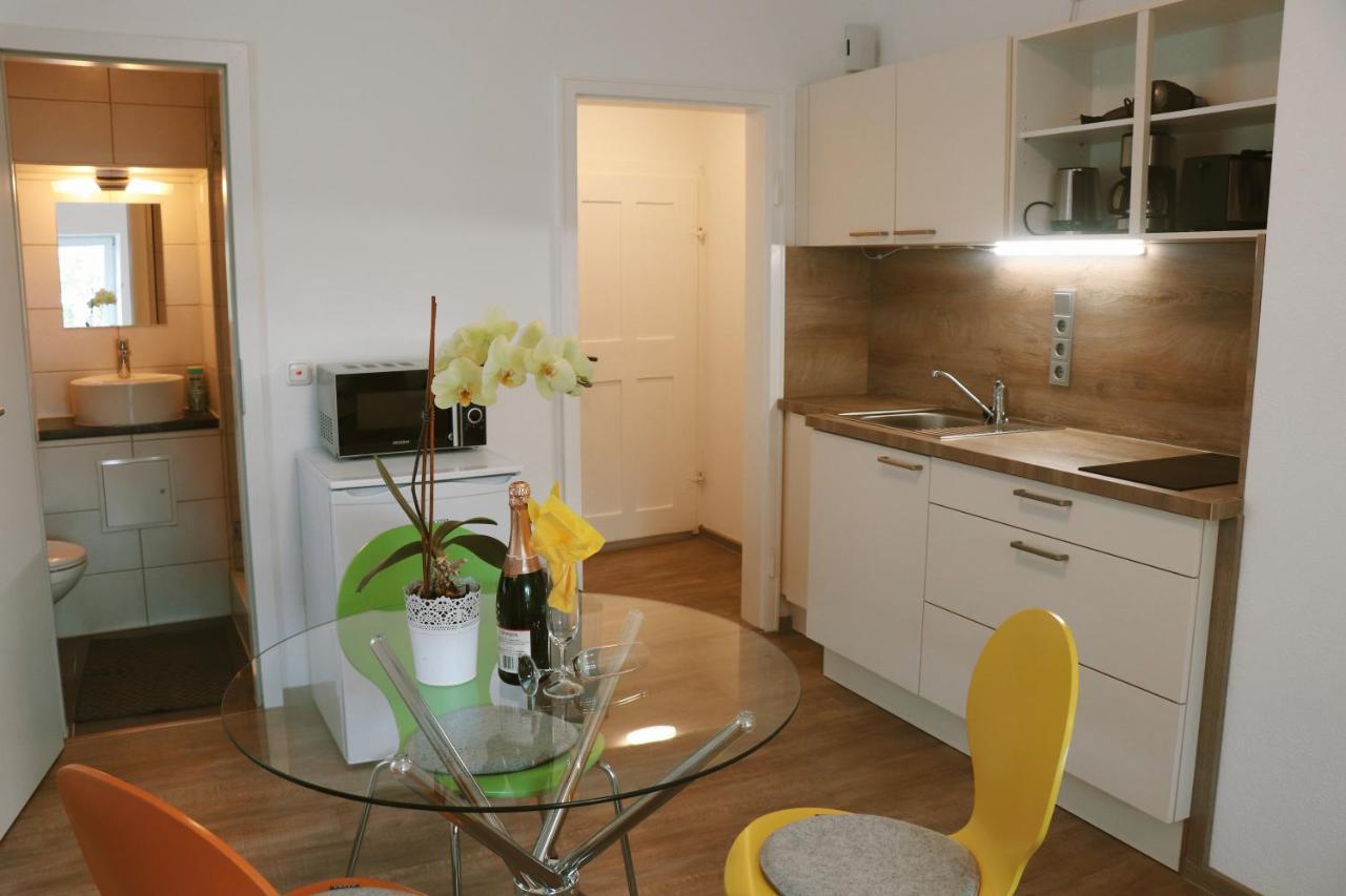 Helles Apartment Fuer 1-2 Pers. Mit Parkplatz Und Wifi Kraiburg am Inn Buitenkant foto