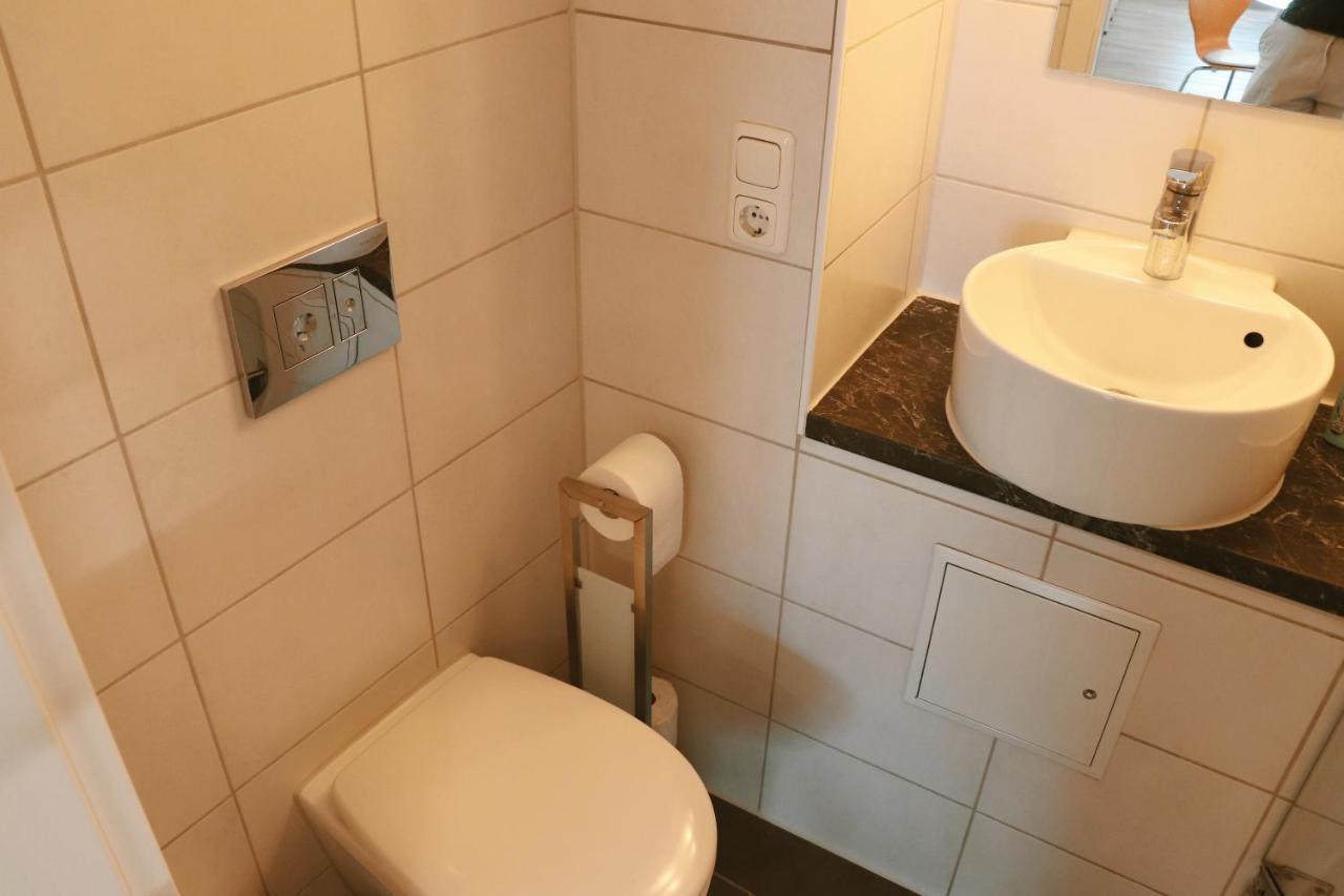 Helles Apartment Fuer 1-2 Pers. Mit Parkplatz Und Wifi Kraiburg am Inn Buitenkant foto
