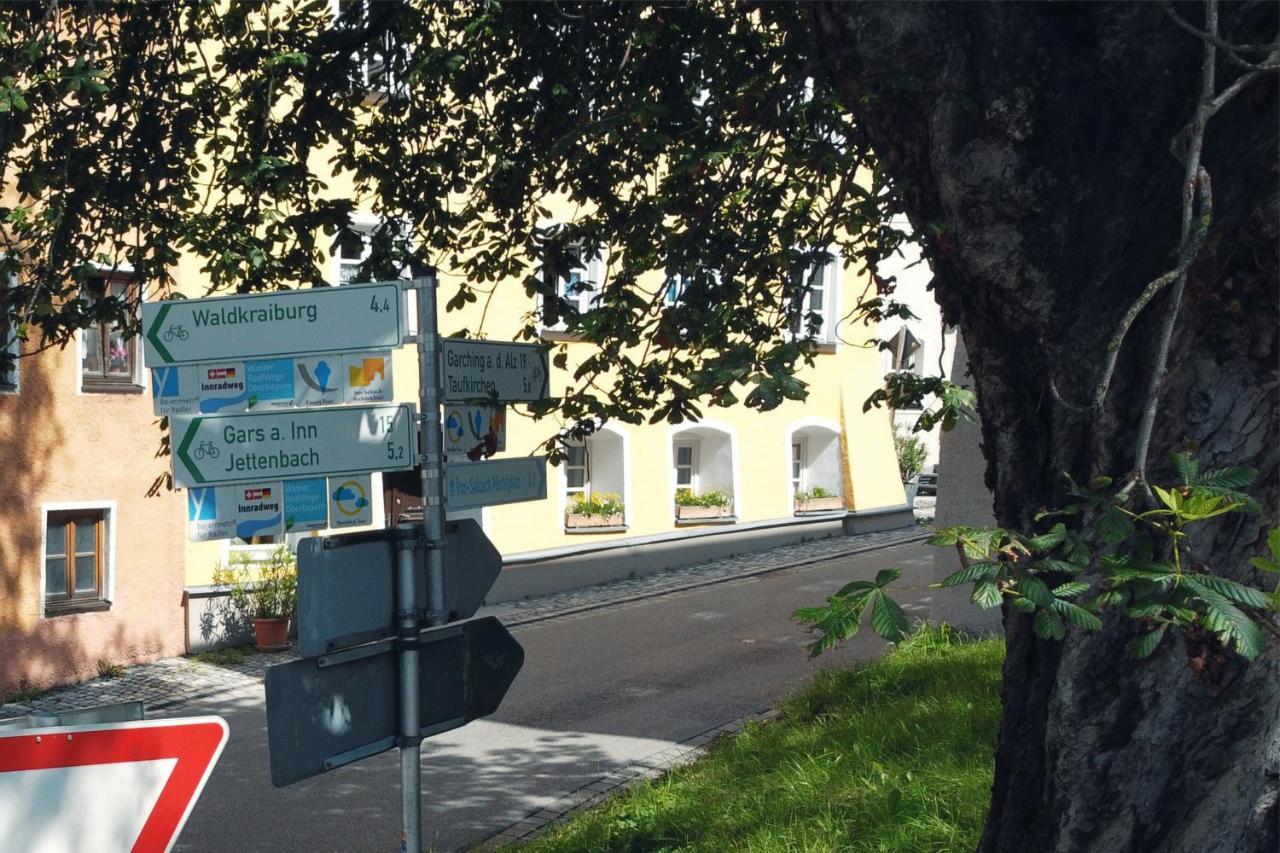 Helles Apartment Fuer 1-2 Pers. Mit Parkplatz Und Wifi Kraiburg am Inn Buitenkant foto