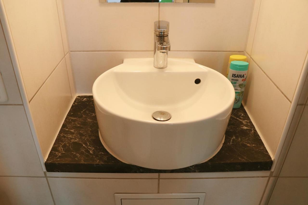 Helles Apartment Fuer 1-2 Pers. Mit Parkplatz Und Wifi Kraiburg am Inn Buitenkant foto