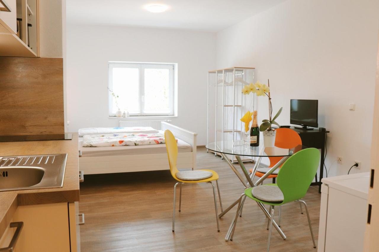Helles Apartment Fuer 1-2 Pers. Mit Parkplatz Und Wifi Kraiburg am Inn Buitenkant foto