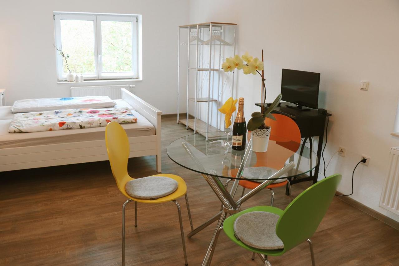 Helles Apartment Fuer 1-2 Pers. Mit Parkplatz Und Wifi Kraiburg am Inn Buitenkant foto