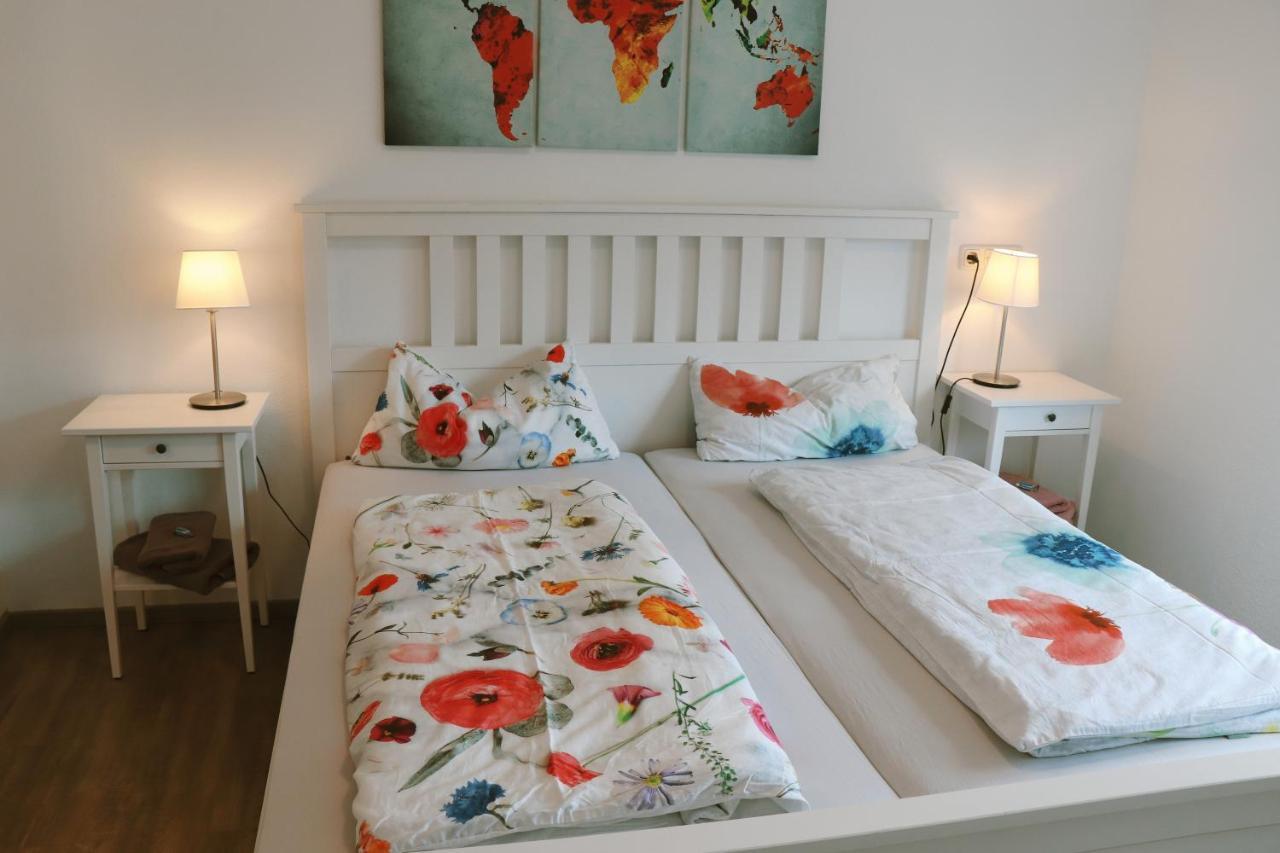 Helles Apartment Fuer 1-2 Pers. Mit Parkplatz Und Wifi Kraiburg am Inn Buitenkant foto